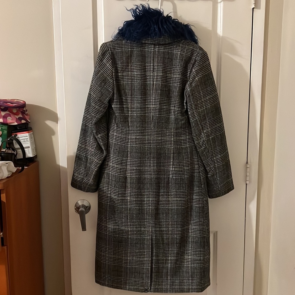Guess Puffy Jacket - Picture 2 of 2